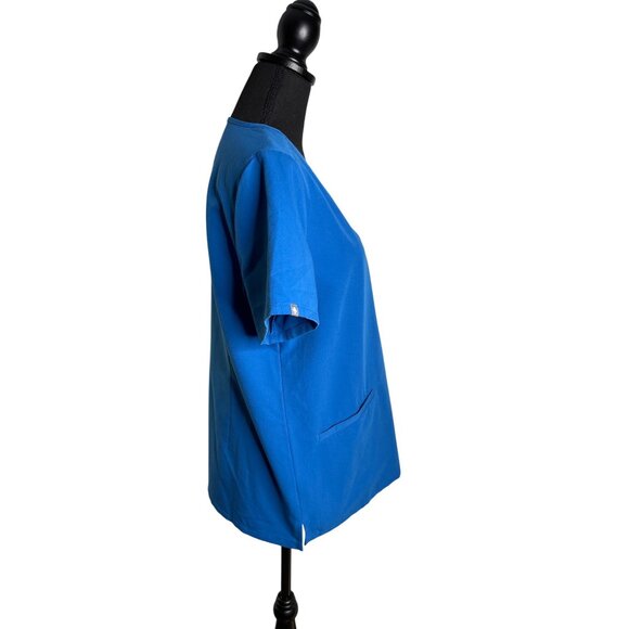 Figs Women's Casma Three-Pocket Scrub Top Royal Blue M - Picture 2 of 8